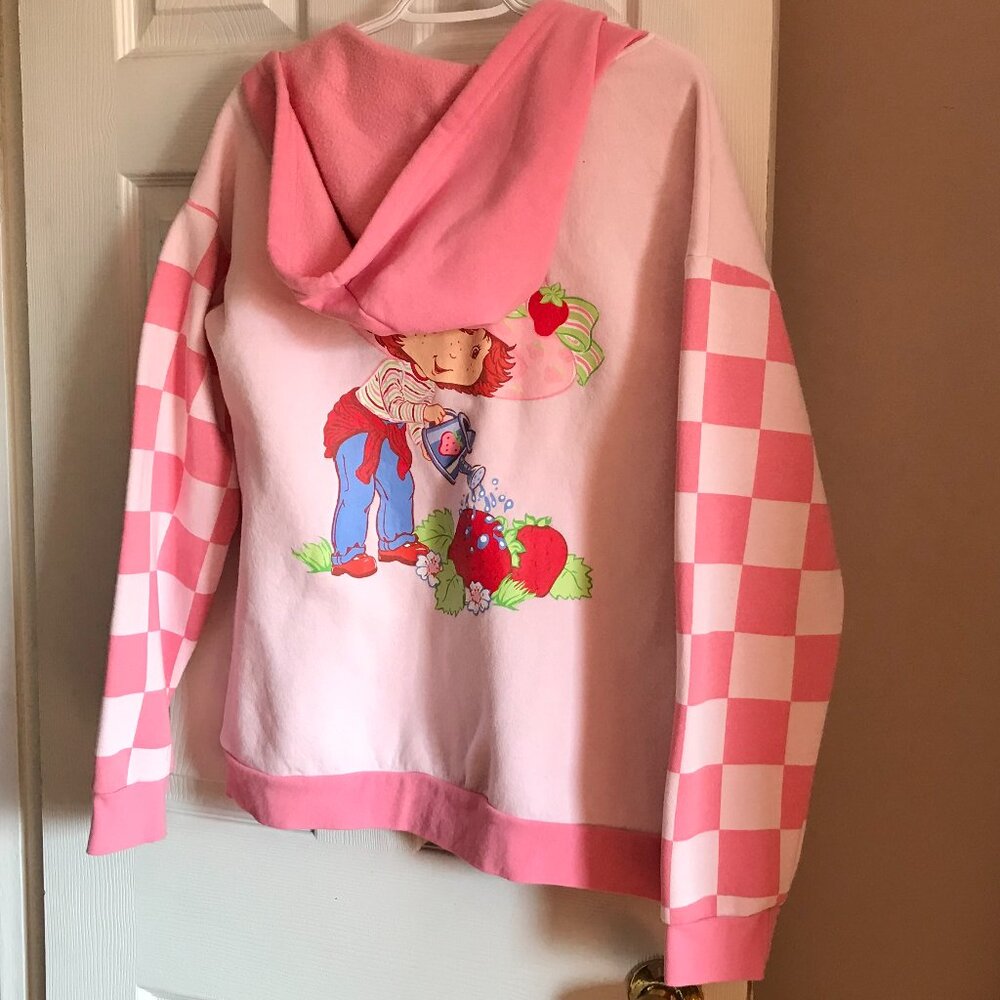 Strawberry Shortcake Hoodie LG Hot Topic - Picture 8 of 11